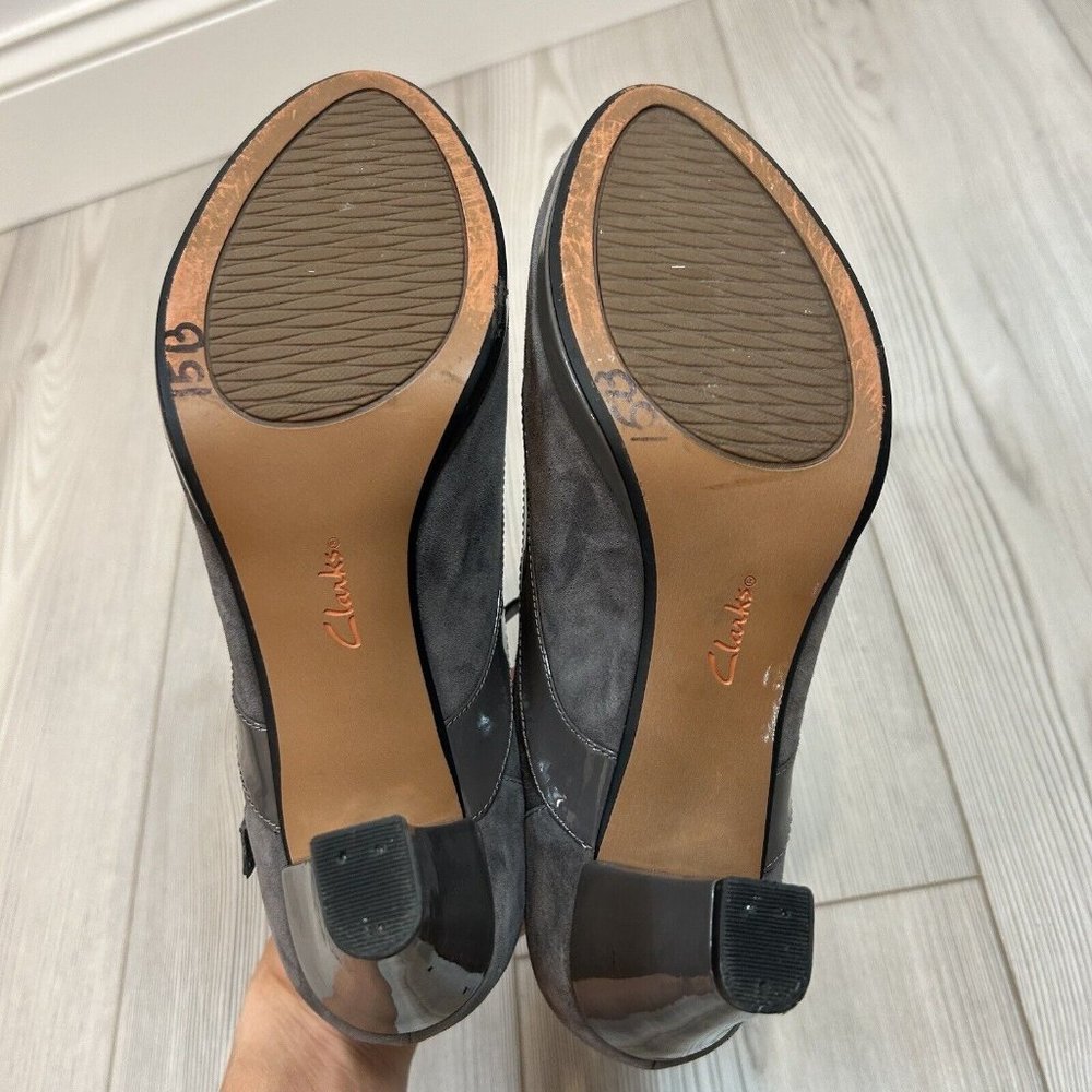 Ladies Clarks Court Heel Shoes Chorus Pitch Gray Size 10 Suede T Strap 9.5 - Picture 7 of 8